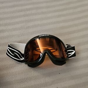 SMITH Goggles with Amber Lens and Black Strap